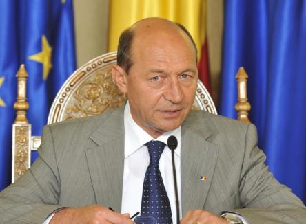 Băsescu: CSAT a aprobat prezenţa unor aeronave de luptă ale NATO pe aeroporturile din România